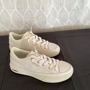Skechers arcade size 7 sneakers